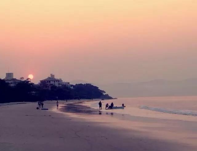 imagem da imagem do fim de tarde praia de canasvieiras florianópolis